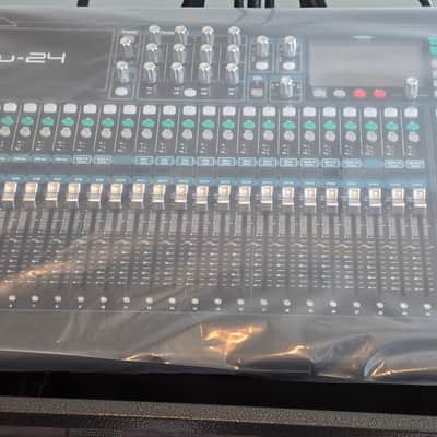 Allen & Heath QU-24 24-Channel Digital Mixer 2014 - Present - Black image 2