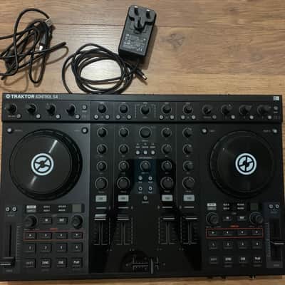Native Instruments Traktor Kontrol S4 MK1 + Original Traktor Flight Case image 4