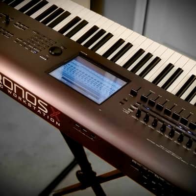 MUST SEE!!! KORG KRONOS X 73 FULLY INSPECTED/SERVICED AND IN AMAZING CONDITION! image 16