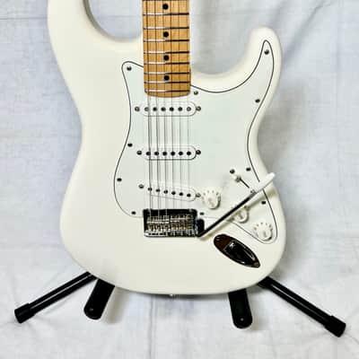 EXCELLENT/MINT 2021 (POLAR WHITE) FENDER  PLAYER STRATOCASTER ELECTRIC GUITAR & TWEED HARD CASE L@@K image 3