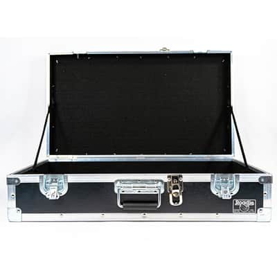 Roadie Utility Road Case / Hardshell Travel Case - 28.5" x 16" x 5" - Black image 3