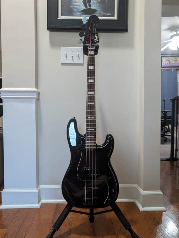 Fender Duff McKagan Deluxe Precision Bass