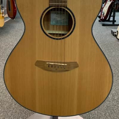 Breedlove Discovery S Concert Sitka-African Mahogany image 1