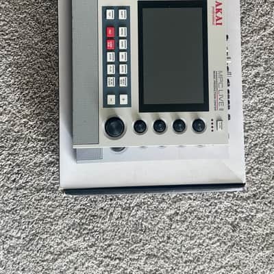 Akai MPC Live II Standalone Sampler / Sequencer Retro Edition 2020 - Present - Grey image 4
