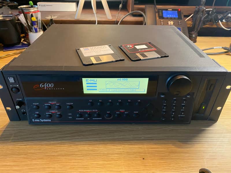 E-MU Systems E6400 Emulator  64-Voice Sampler output expanded image 1