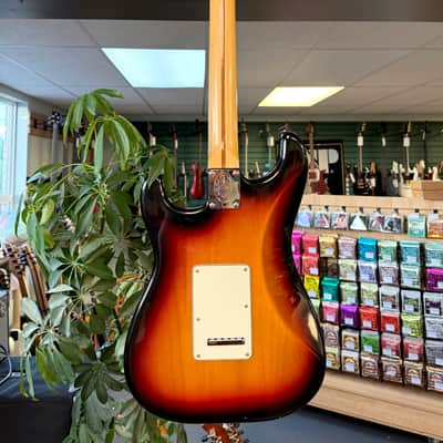 Fender American Stratocaster Maple 2004 - 3 Tone Sunburst image 13