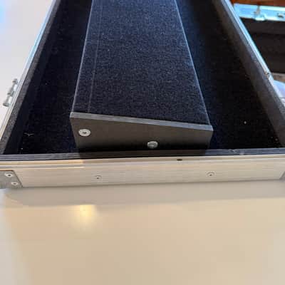 Custom Pedalboards UK Medium Flight Case Pedalboard 2018 - Black/Grey image 6