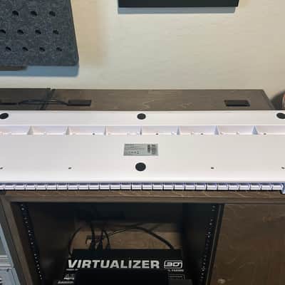 Arturia KeyLab Essential 49 MkIII MIDI Controller 2023 - Present White image 10