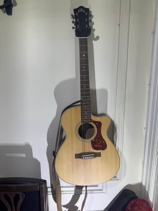 Guild Westerly Collection OM-240CE with Pau Ferro Fretboard 2019 - Present - Natural image 1