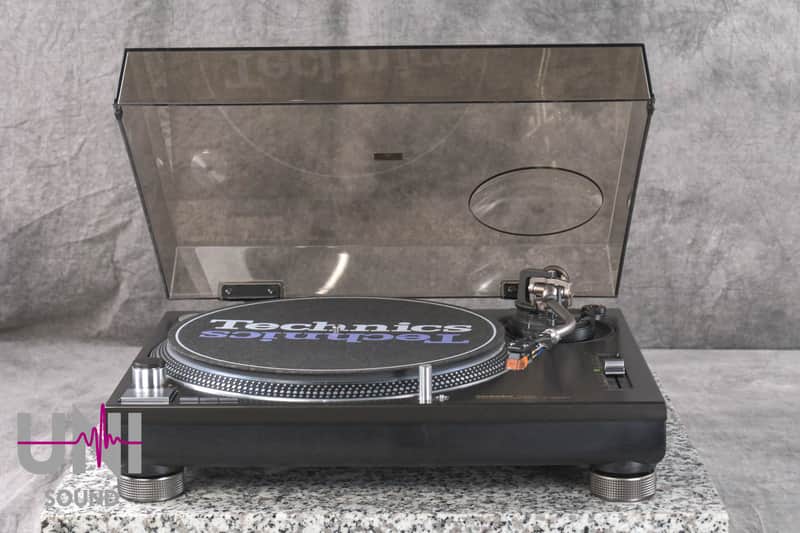 Technics SL-1200MK4 Black direct drive turntable in Very Good Condition