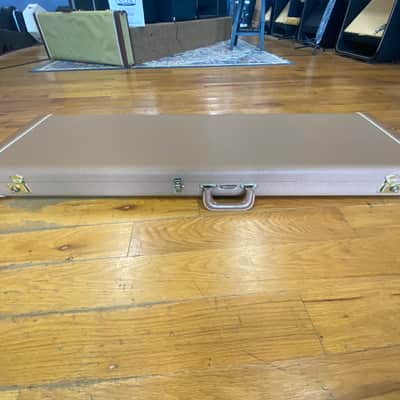 Fender Classic Series Tweed C&G Bass  Guitar Case image 4