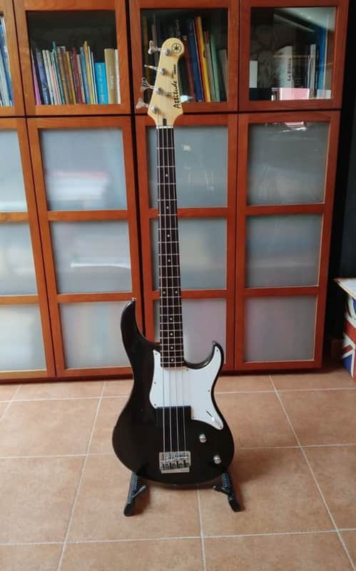 Yamaha Attitude Deluxe 1999 - black sparkle image 1