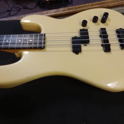 Charvel Model 2B Electric Bass MIJ 1986 PJ Pickups White w/Hard case *** FREE SHIPPING *** image 5