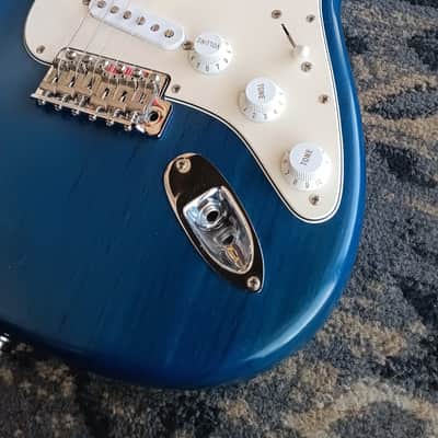 Fender Highway One Stratocaster with Rosewood Fretboard 2003 - Sapphire Blue Transparent image 8