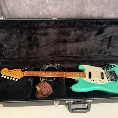 Fender Vintera '60s Mustang with Pau Ferro Fretboard 2020 Seafoam Green image 2