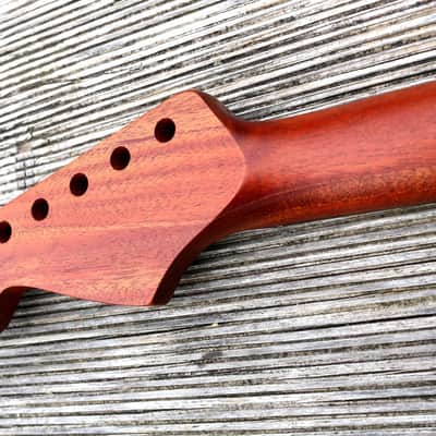 Stratocaster neck, mahogany, 22 frets, leveled and polished, 9,5" radius image 2