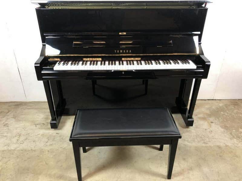 Yamaha U1 glossy / black Huge piano liquidation upright piano image 1