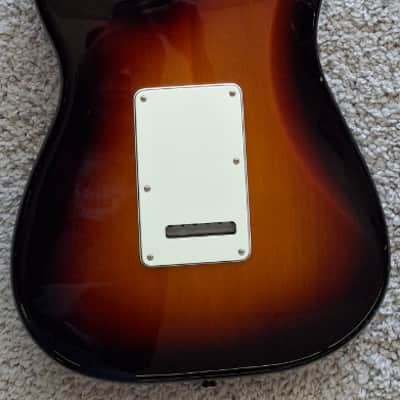 Mint Fender Player II Stratocaster, Rosewood Fingerboard, 3 Color Sunburst - MIM image 2