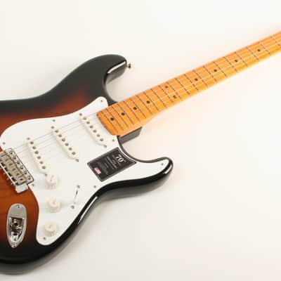 Fender 70th Anniversary American Vintage II 1954 Stratocaster Maple Fingerboard 2-Color Sunburst V702342 image 4