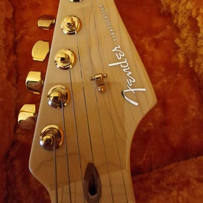 Fender 50th Anniversary American Deluxe Stratocaster 2004 - Sunburst image 3