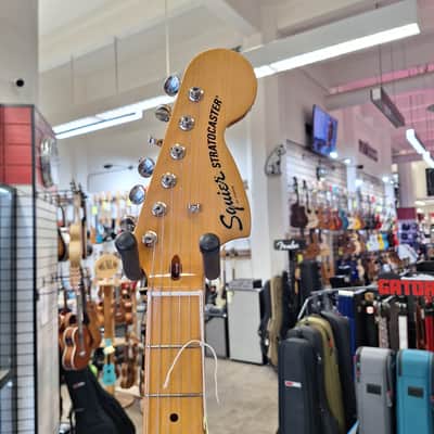 Squier Classic Vibe '70s Stratocaster HSS with Maple Fretboard 2019 - Present - Black 6.6 pounds image 3