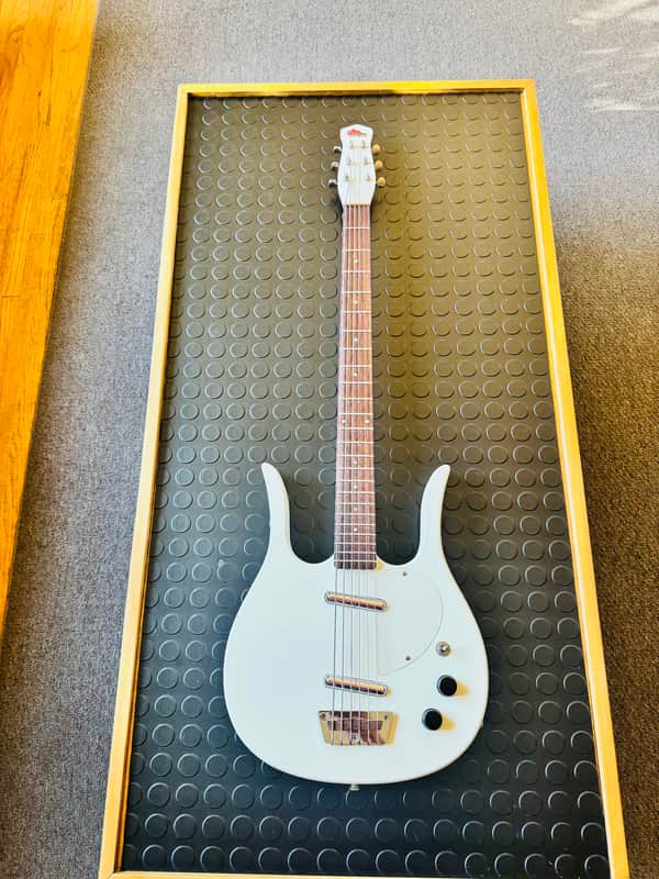 Jerry Jones Baritone / 6 String Bass 88-90 - White image 1