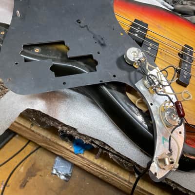Fender Precision bass left-handed 1975 - Sunburst image 17