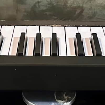 Alesis V49 49-Key USB MIDI Controller with Drum Pads image 2