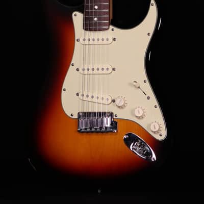 Fender American Deluxe Stratocaster, 3 Color Sunburst, 2005 - USED image 2