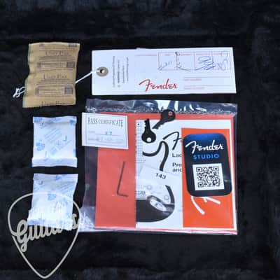 Fender Dealer Exclusive Vintera  Road Worn  '60s Stratocaster  3-Color Sunburst with Hardshell Case image 15