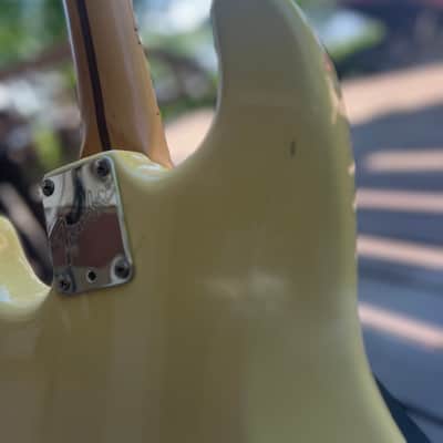 Fender American Standard Stratocaster with Maple Fretboard 1996 - 1997 Vintage White image 15