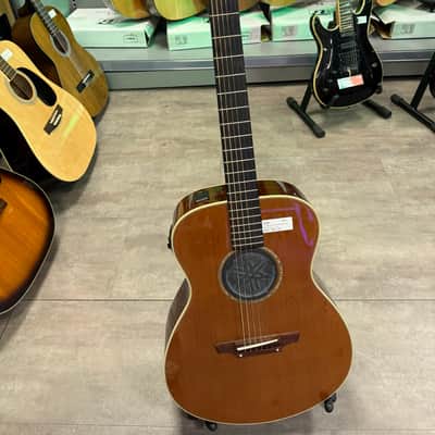 YAMAHA FPX 300 acoustic guitars