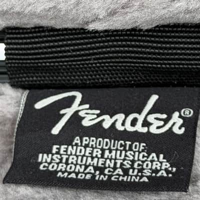Fender 099-6102-306 Deluxe Molded Strat / Tele Case  - Black image 4