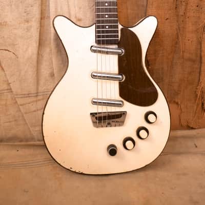 Danelectro  Deluxe Triple Shorthorn DC-3 6038 1959 White image 2
