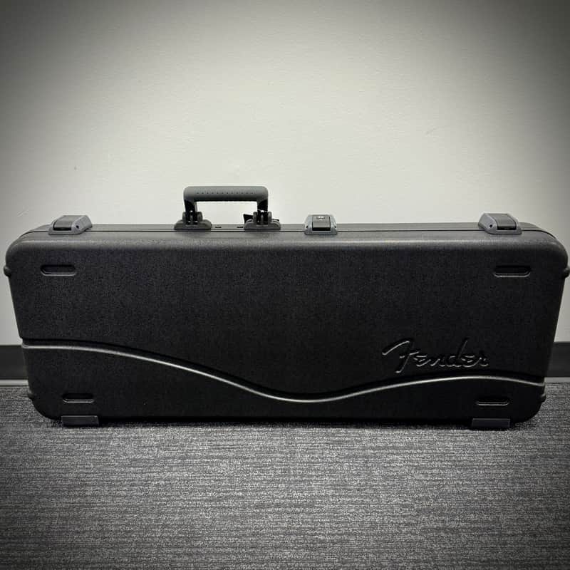 Fender Deluxe Molded Strat®/Tele® Case, Black image 1