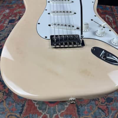 1988 FenderStratocaster Model ST43 Vintage White image 16