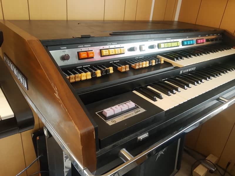 Hammond B200 Organ image 1