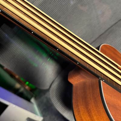 Ortega Fretless Bass Ukulele "LIZZY" image 7