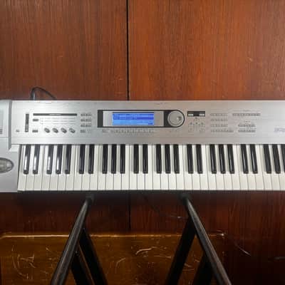 Korg Triton Le 61key MUSIC WORKSTATION KEYBOARD w/ gig bag EXB-SMPL