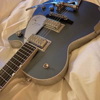 Gretsch G6134T-140 140th Anniversary Double Platinum Penguin 2023 - Present - Two-Tone Stone Platinum / Pure Platinum image 2