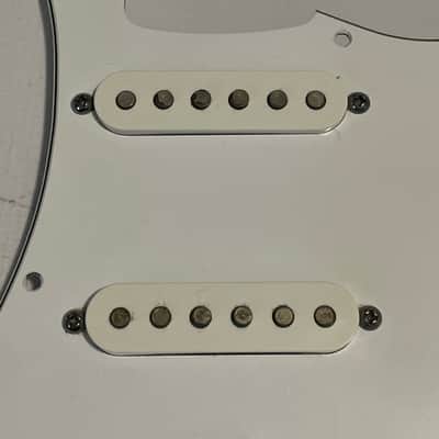 1993 MIM Fender Mexico Stratocaster White Loaded SSS Pickguard 11 Screw 3 Ply image 9