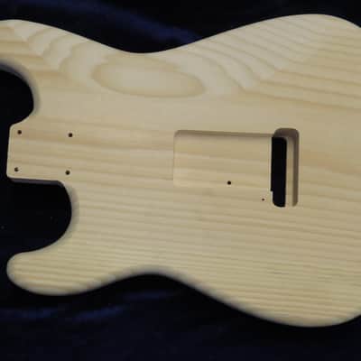 1 Piece 40yr Aged Pine Strat Style body - 2lbs 12oz #3665 *IMPORT CHARGES INCLUDED image 6