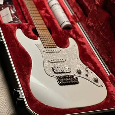 Ibanez Prestige AZ2204 in Pearl White image 2