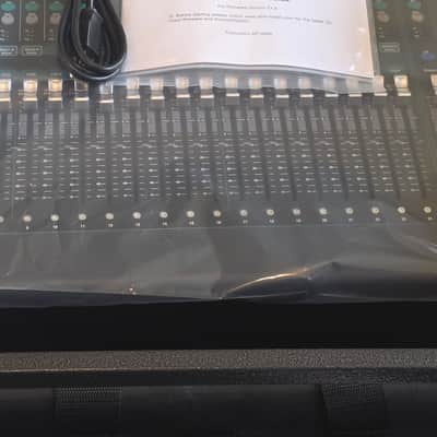 Allen & Heath QU-24 24-Channel Digital Mixer 2014 - Present - Black image 1
