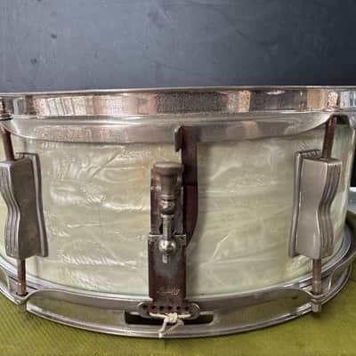 Ludwig No. 490 Pioneer 6.5x14" 6-Lug Snare Drum with Keystone Badge 1960 - 1963 - White Marine Pearl image 5