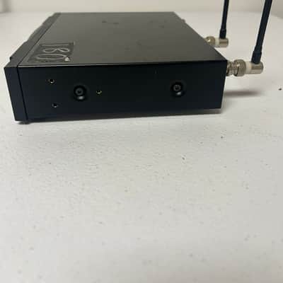 Audio-Technica UHF Synthesized Diversity Receiver ATW-3100/ ATW-T310 UHF Transmitter image 5
