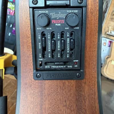Taylor 310ce - 2002 image 5
