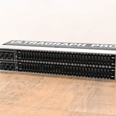 Behringer ULTRAGRAPH PRO FBQ3102 Dual 31-Band Graphic Equalizer CG01NNK image 2