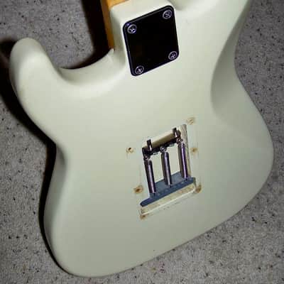 1986 Squier Stratocaster Olympic White E6 Serial image 7