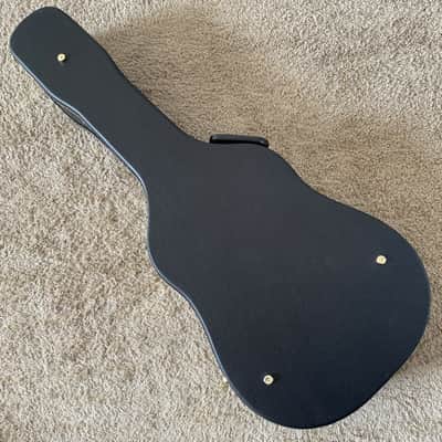 Guild 41 Inch Acoustic Guitar Hard Case, Black Velvet Interior image 4